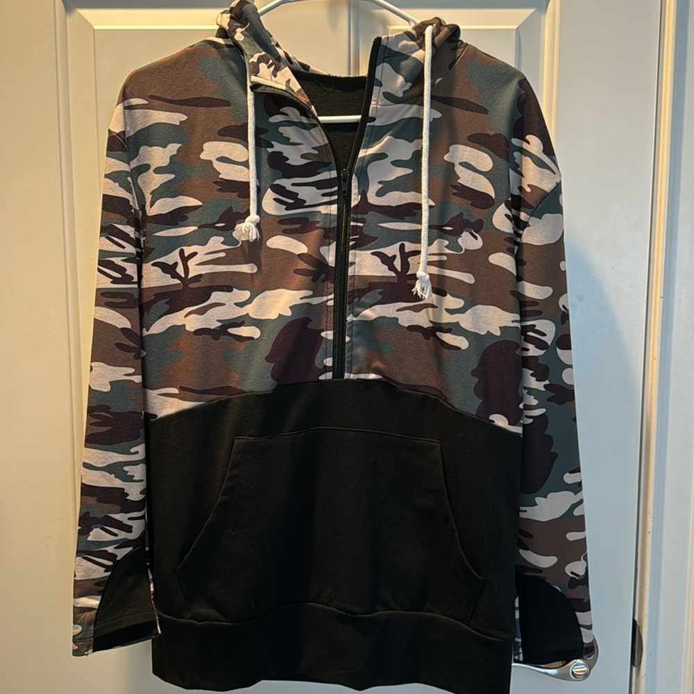 Women’s Small half zip camo and black hoodie